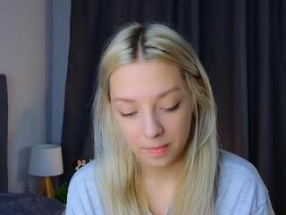 Odella Curvey webcam model stream image