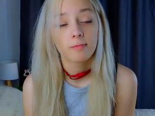 Odella Curvey webcam model stream image