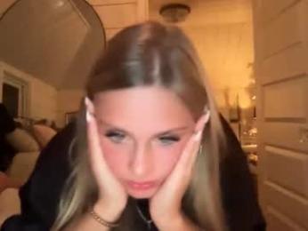 carlybora webcam model stream image