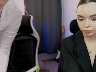 bella-cold webcam model stream image