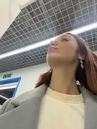 DollyTall webcam model stream image