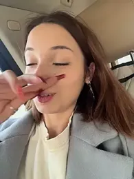 DollyTall webcam model stream image