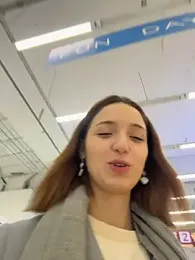 DollyTall webcam model stream image