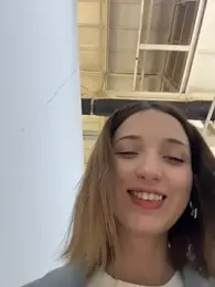 DollyTall webcam model stream image