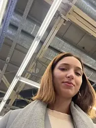 DollyTall webcam model stream image