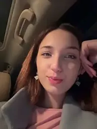 DollyTall webcam model stream image