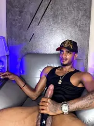 AaronCruz_ webcam model stream image