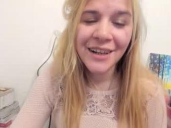 artsyandcraftsy_ webcam model stream image