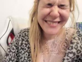 artsyandcraftsy_ webcam model stream image