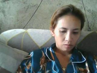 Bella Islove webcam model stream image