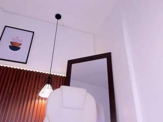 emma-white001 webcam model stream image