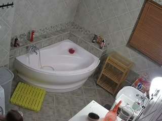 voyeurcam-julmodels-bath-1st-2 webcam camsoda model stream image