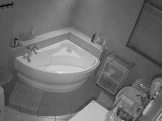 voyeurcam-julmodels-bath-1st-2 webcam model stream image