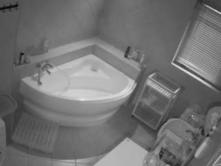 voyeurcam-julmodels-bath-1st-2 webcam model stream image