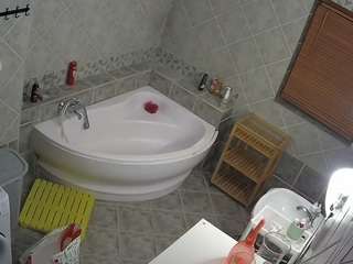 voyeurcam-julmodels-bath-1st-2 webcam model stream image