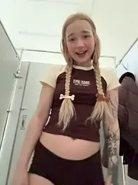 Baby_Tiny webcam model stream image