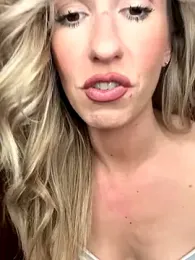 lola_tentatiion webcam model stream image