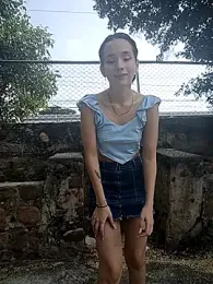 sweet_outdoor_charm webcam model stream image