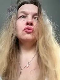 Susanel webcam model stream image