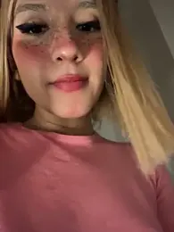 SweetBunnyGF webcam model stream image