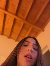 vellaah webcam model stream image