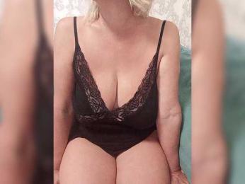 Paradise111 webcam model stream image