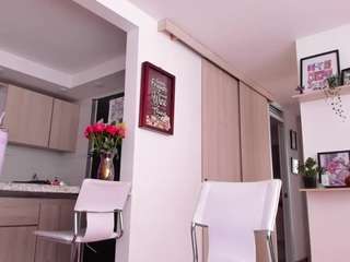 karlyee webcam model stream image