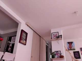 karlyee webcam camsoda model stream image