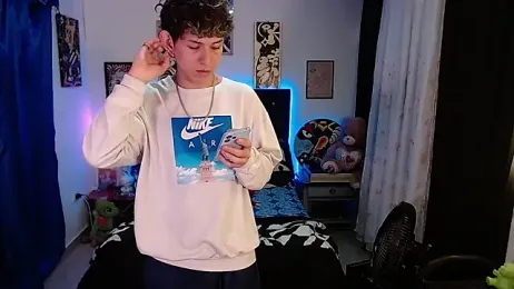 Yorsamm_and_friends webcam model stream image