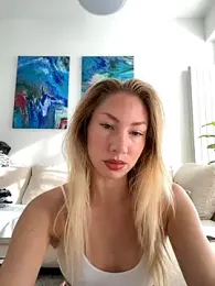 LuisaBecker webcam model stream image