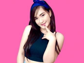 AnneGela webcam model stream image