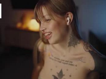 mileeena webcam model stream image