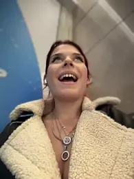 RiriRoseey webcam model stream image