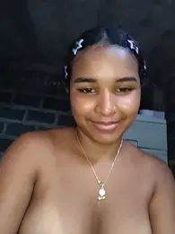 Madeleik webcam model stream image