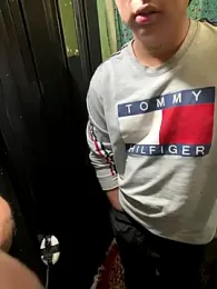 sky-wolves webcam model stream image