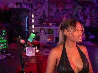 lovenzia webcam model stream image