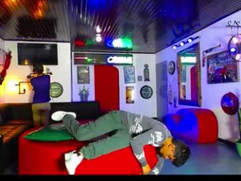 extrangers webcam model stream image