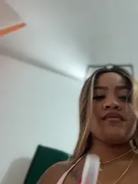 riri_brunnete stripchat stream image