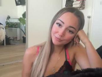 luvlivvyy chaturbate stream image