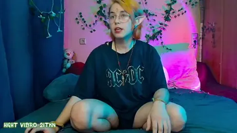 TrickyKitsune stripchat stream image