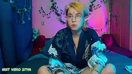 TrickyKitsune stripchat stream image