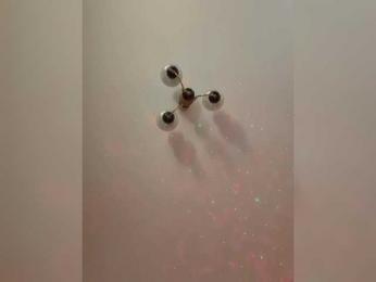 LittleDelora bongacams stream image