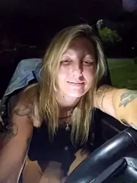 SheIsSomething stripchat stream image