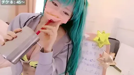 maii- stripchat stream image