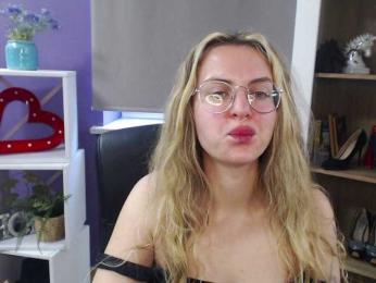 Soft-Zoey bongacams stream image