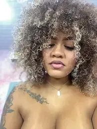 riri_brunnete stripchat stream image