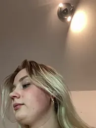 CherryEmmy stripchat stream image