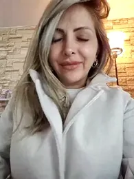 _Abril-Office1 stripchat stream image