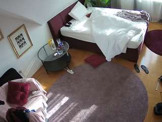 voyeurcam-julmodels-whitebed-4 camsoda stream image