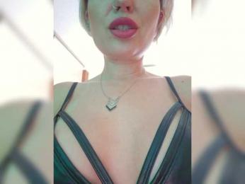 MinniMia bongacams stream image